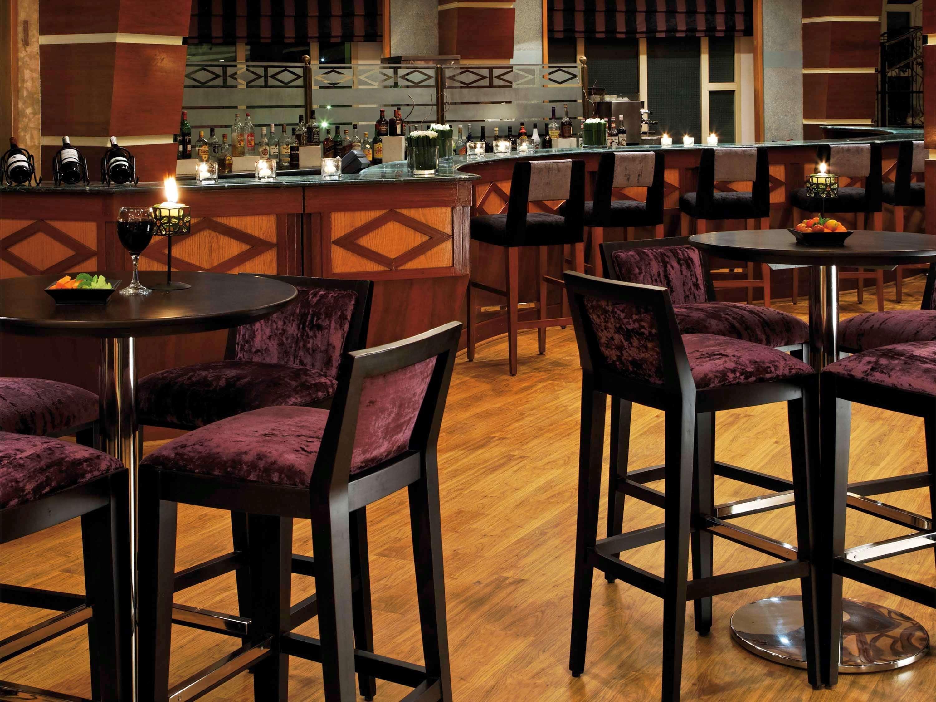 โมเวนพิก ไคโร มีเดีย ซิตี้ Hotel Giza ภายนอก รูปภาพ The bar at the hotel