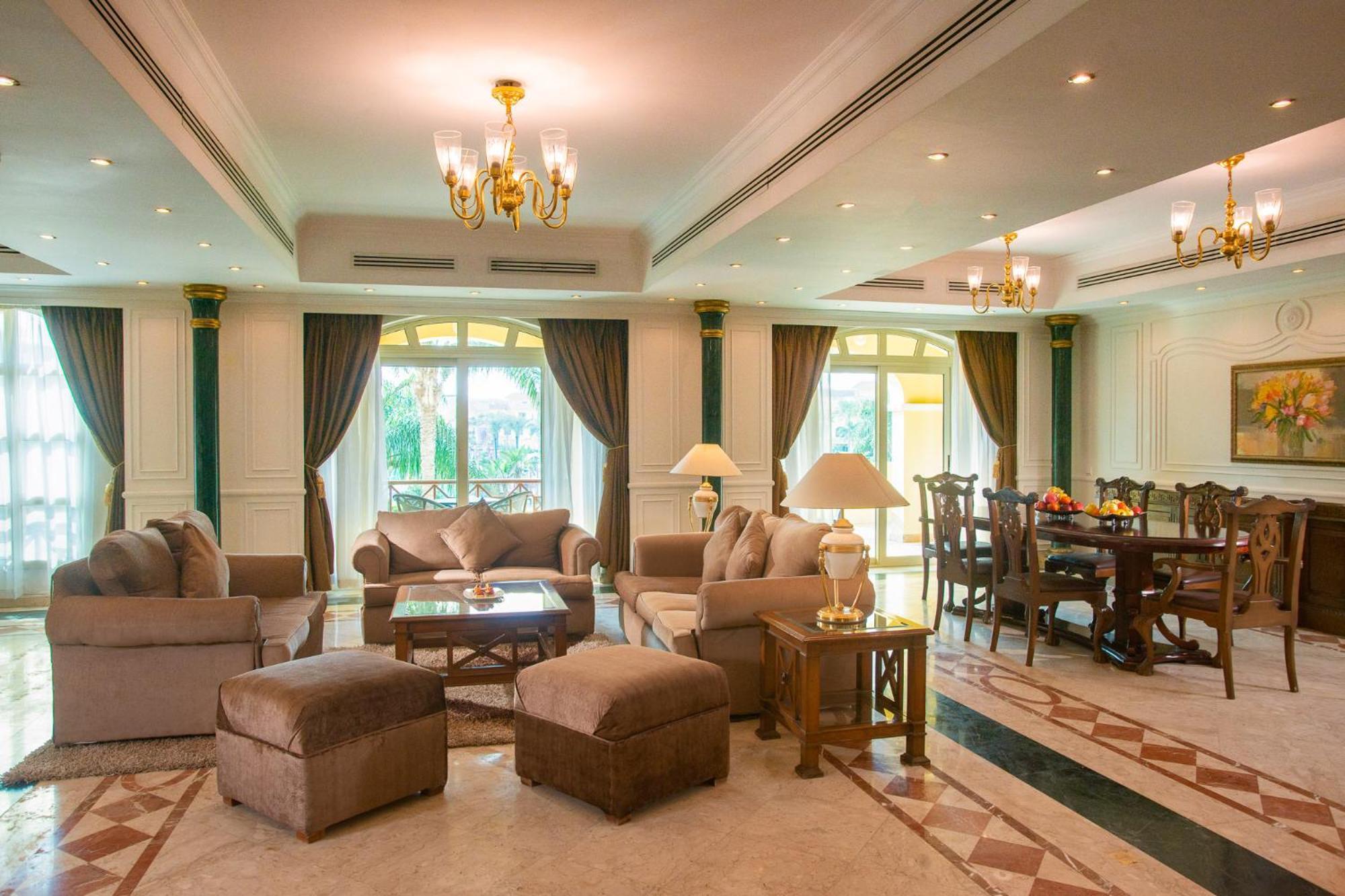 โมเวนพิก ไคโร มีเดีย ซิตี้ Hotel Giza ภายนอก รูปภาพ A living room in a luxury villa