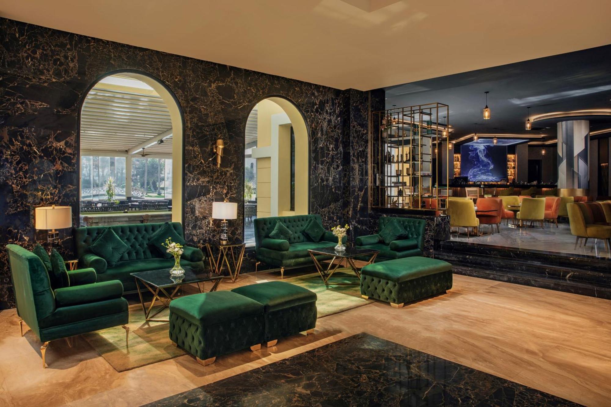 โมเวนพิก ไคโร มีเดีย ซิตี้ Hotel Giza ภายนอก รูปภาพ The lounge at the airport