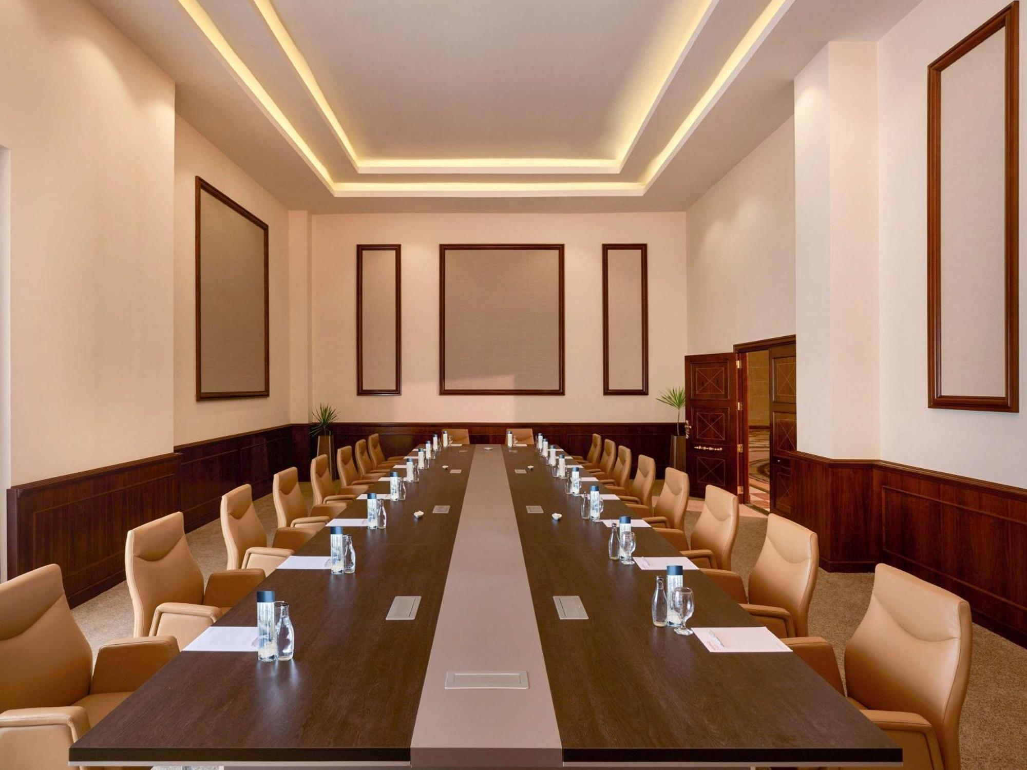 โมเวนพิก ไคโร มีเดีย ซิตี้ Hotel Giza ภายนอก รูปภาพ Boardroom